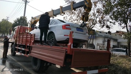 規(guī)模徐工25噸折臂隨車吊平板車 高效物流與工程建設的得力助手